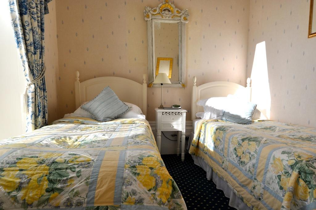 Willoughby House Hotel & Apartments Cheltenham Bilik gambar