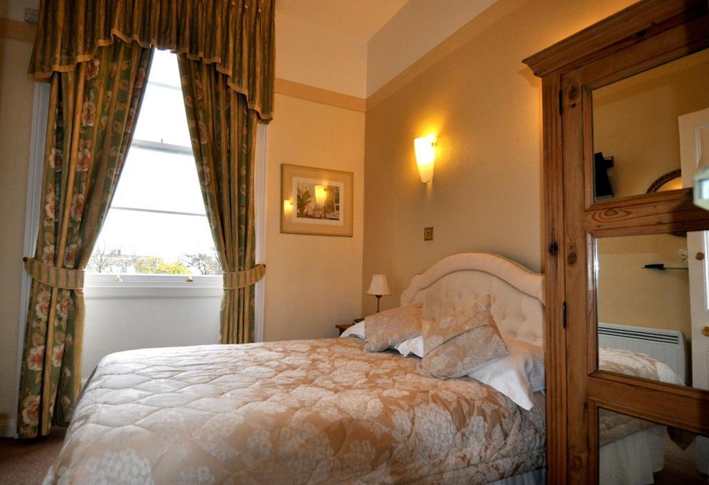 Willoughby House Hotel & Apartments Cheltenham Bilik gambar
