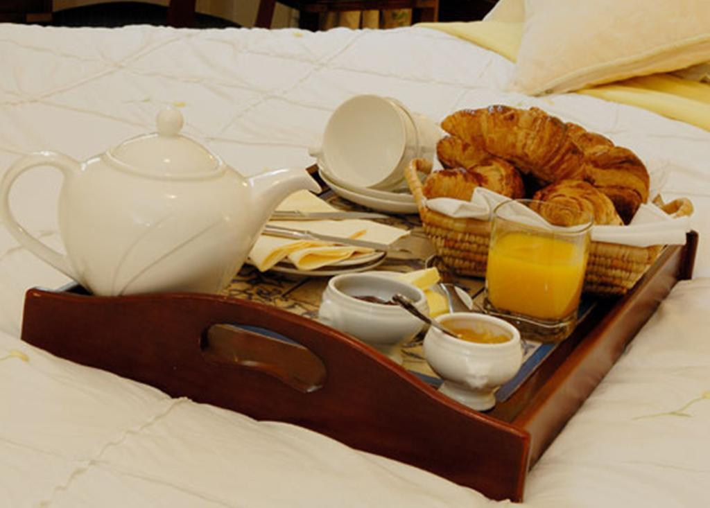 Willoughby House Hotel & Apartments Cheltenham Bilik gambar